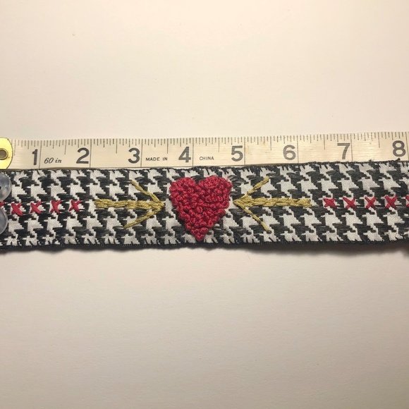 Cuff bracelet Houndstooth Embroidered hand-sewn Hand Crafted heart arrows hugs - Picture 7 of 11